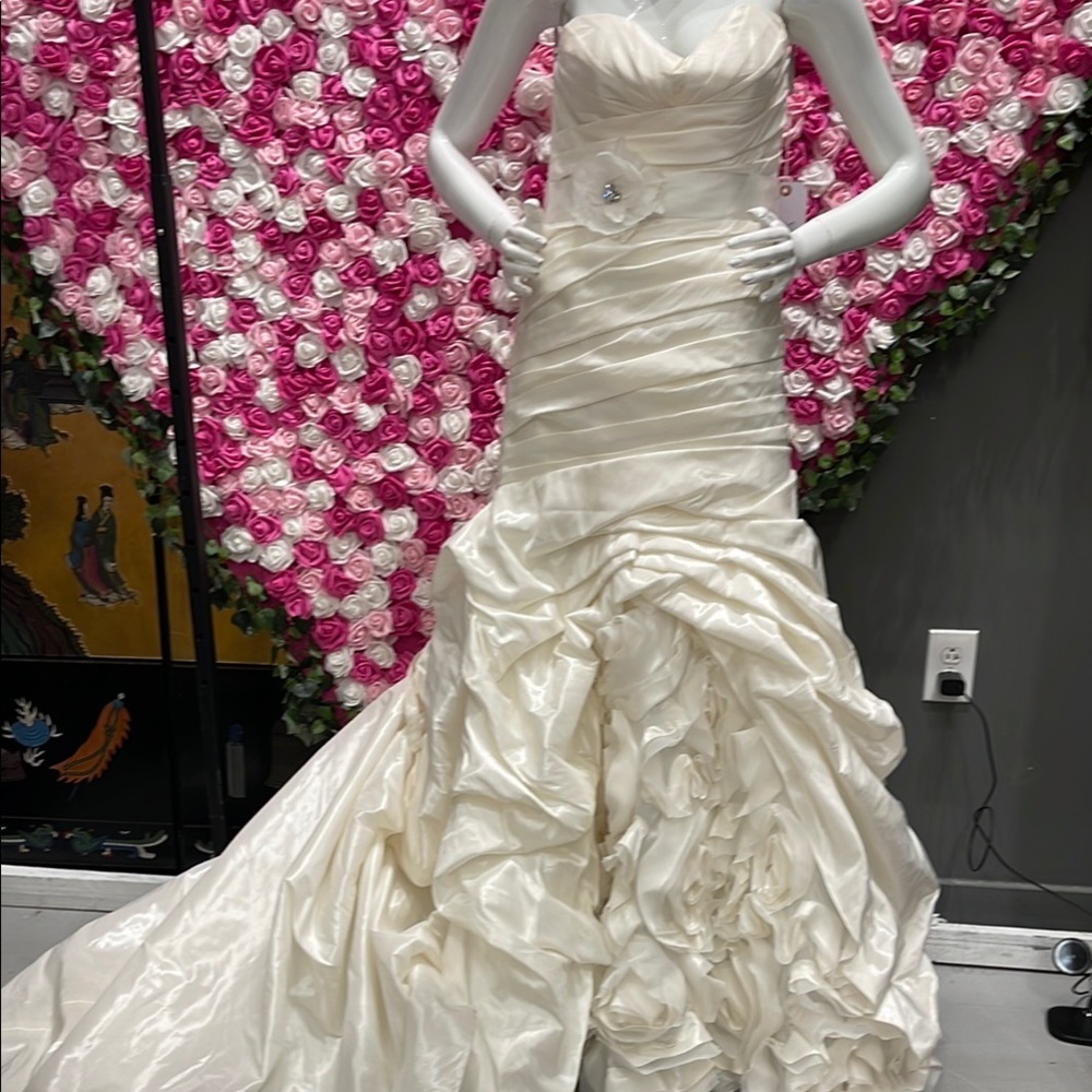 Vintage Kitty Chen Elegant Cream Wedding Gown